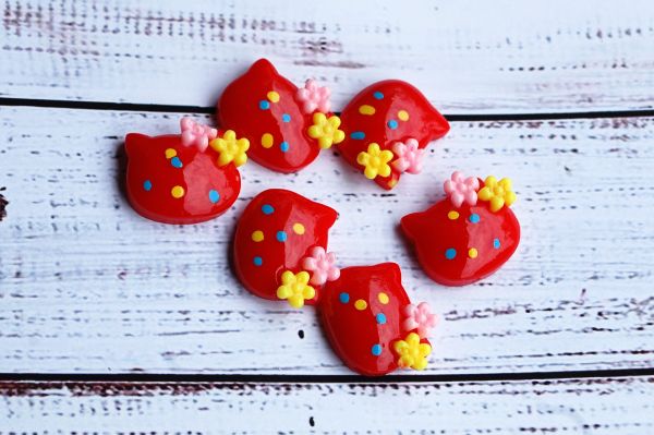 Серединка Hello Kitty. Червона. Розмір 2*1,6 см