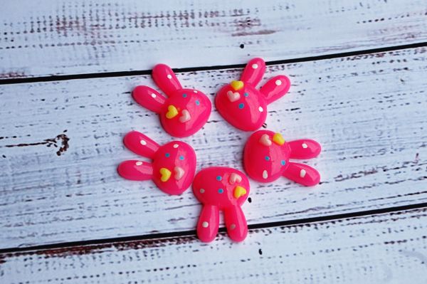 Серединка Зайчик. Малиновий. Розмір 2,3*1,5 см