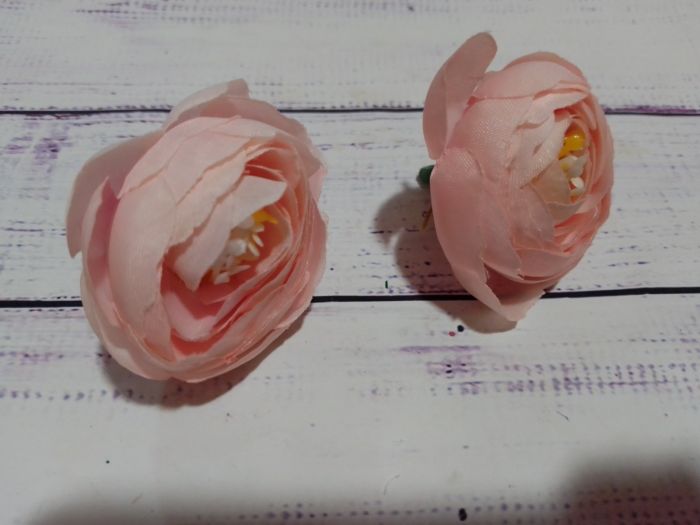 Ранункулюс. Розовый персик 4 см