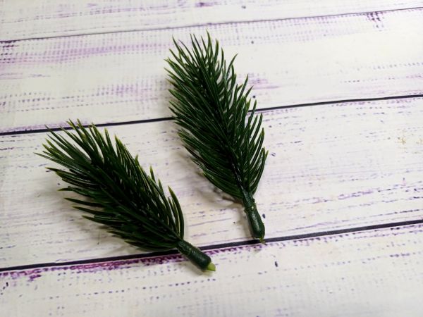Гілка хвої 6 см 1 шт