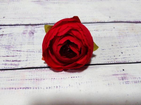 Ранункулюс. Красный бордова серединка 4 см
