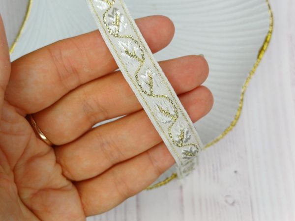 Тасьма вишиванка 12 мм Листя Молочна 1 м