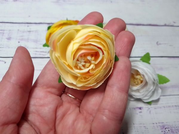 Півонія. Кремовий. Діаметр 3,5 см