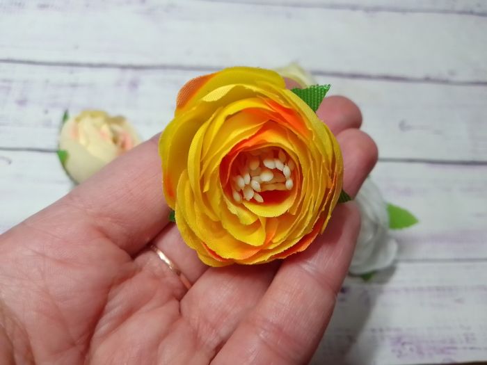 Півонія. Жовтий. Діаметр 3,5 см