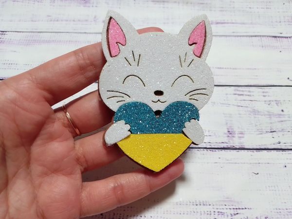 Котик з серцем. Розмір 8 см