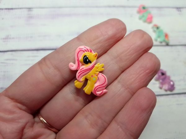 Серединка Пони жовта