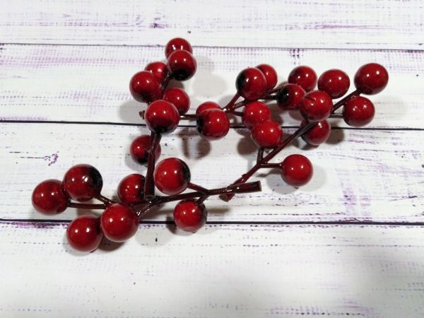 Гілочка з ягідками. Бордова. 9 см