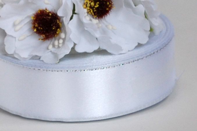 Стрічка атласна з люрексом. Ширина 2,5 см. Білий зі сріблом