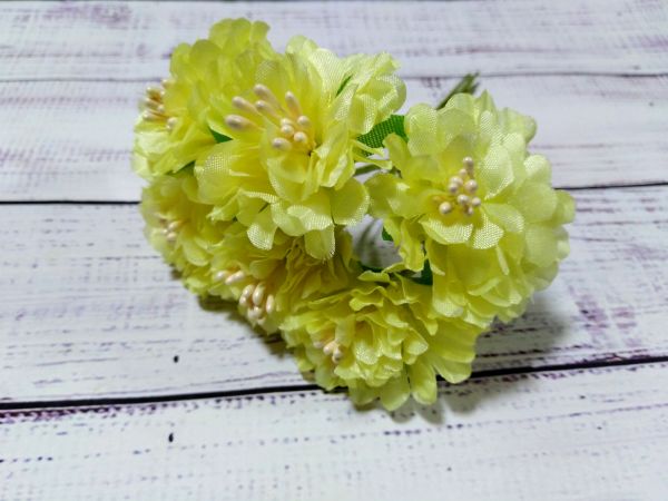 Півонії жовті букетом