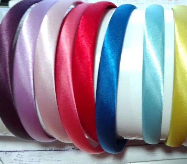 Пластиковий обруч в атласі синій. Ширина 1,5 см.