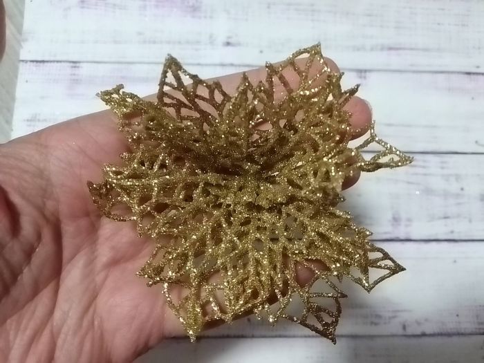 Пуансетія в глітері золотиста. Діаметр 9 см