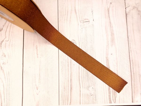 Стрічка атласна з напиленням. Ширина 2,5 см. Коричнева